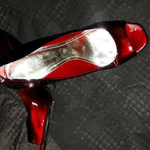 High heel, peep toe pumps